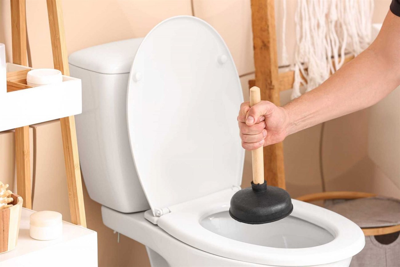 xx-cach-thong-bon-cau-bi-nghet-tai-nha-nhanh-chong-9